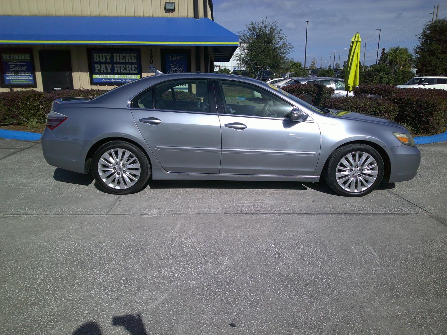 2011 SILVER ACURA RL (JH4KB2F60BC) , located at 1200 Cassat Avenue, Jacksonville, FL, 32205, (904) 695-1885, 30.302404, -81.731033 - Photo#2